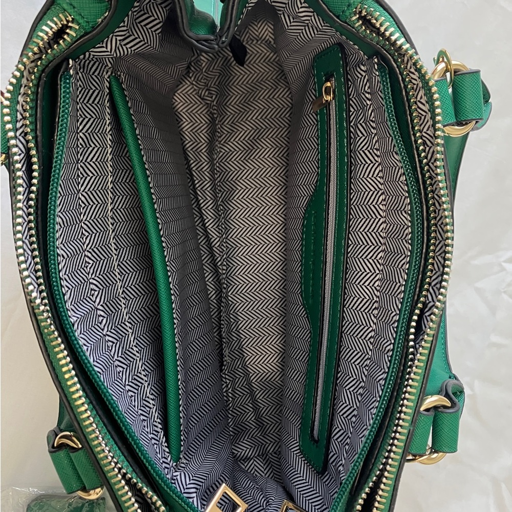 💚☘️Perfect for St. Patty’s Day!☘️💚
Fashionpuzzle green satchel - Picture 5 of 8